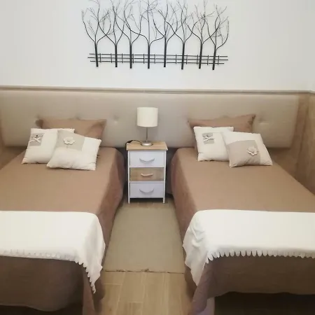 Isaura Henriques Apartment