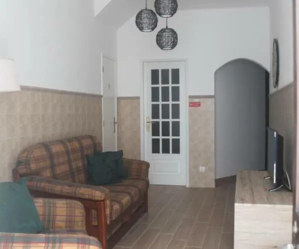 Апартаменты Isaura Henriques *