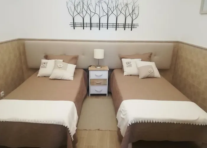 Isaura Henriques Апартаменты